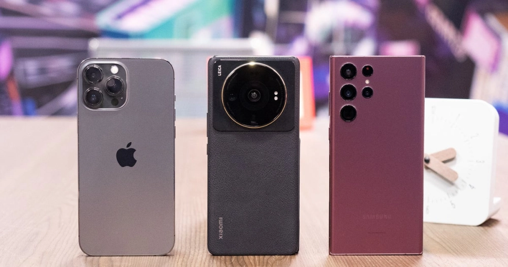 iPhone, Samsung, Xiaomi với bảng giá bên cạnh.